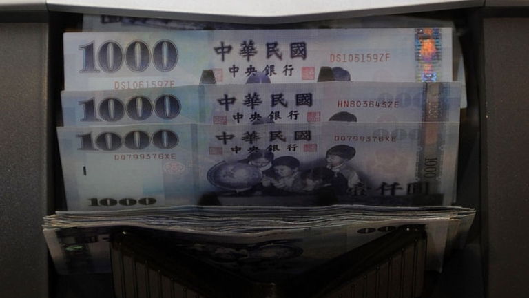 央行尾盤出手 新台幣翻貶收29.18元