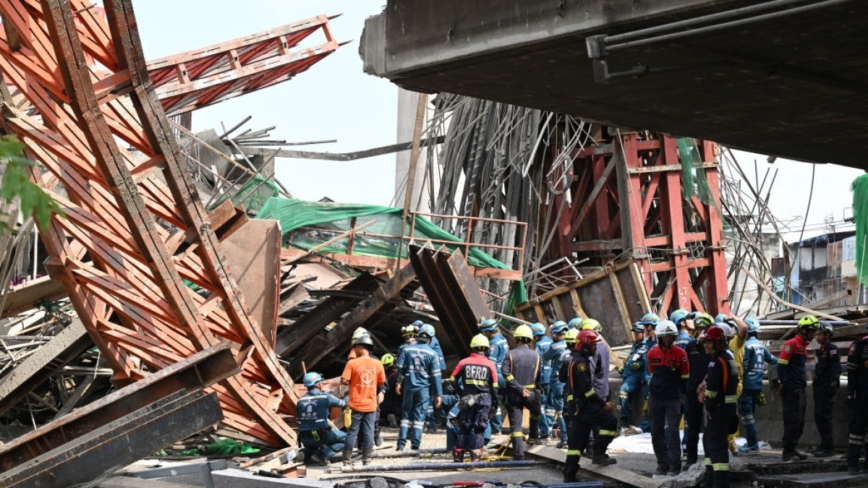 泰国高速公路工地起重机倒塌 至少4死数十伤