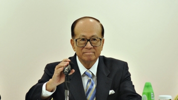 李嘉诚现身演唱会心情大好 罕见被问卖港口事件