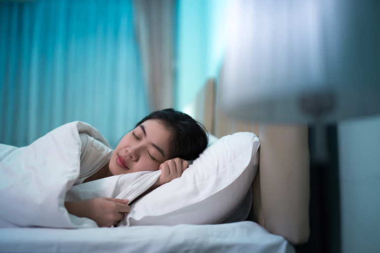 夜貓子注意 研究發現熬夜更易抑鬱 一招可改善
