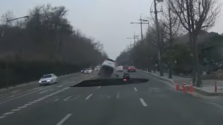 韓國首爾天坑吞噬騎士身亡 駭人影片曝光