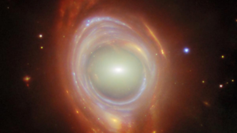 韋伯望遠鏡拍到罕見愛因斯坦環 如奇怪星系