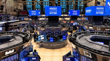 美中关税战：中概股暴跌 阿里一度重挫近12%