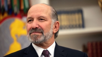 美商务部长：川普将把半导体业从台湾移回美国