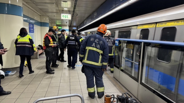 女子闖入北捷軌道遭列車撞擊 消防救出送醫不治