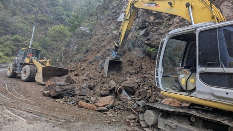 北台灣豪雨 台鐵內壢與富岡間軌面淹水不通2小時
