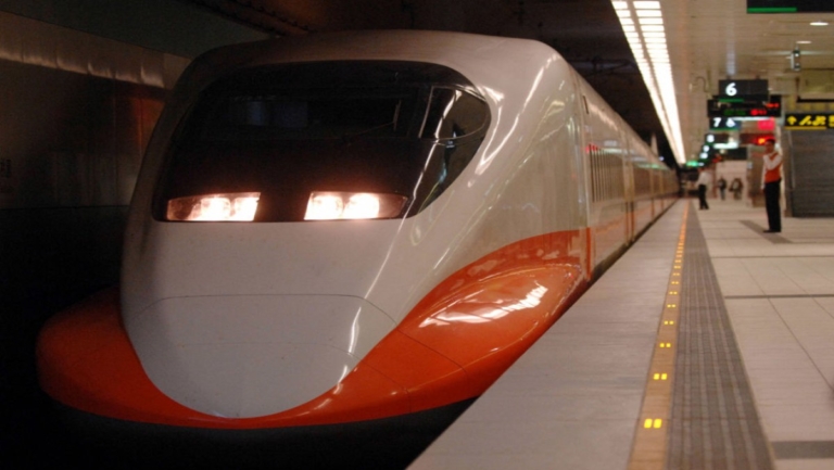 高鐵首見「過站未停」 駕駛板橋站停車未開門被調查