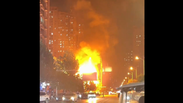 河南鄭州燒烤攤連環劇烈爆炸 民眾恐慌（視頻）