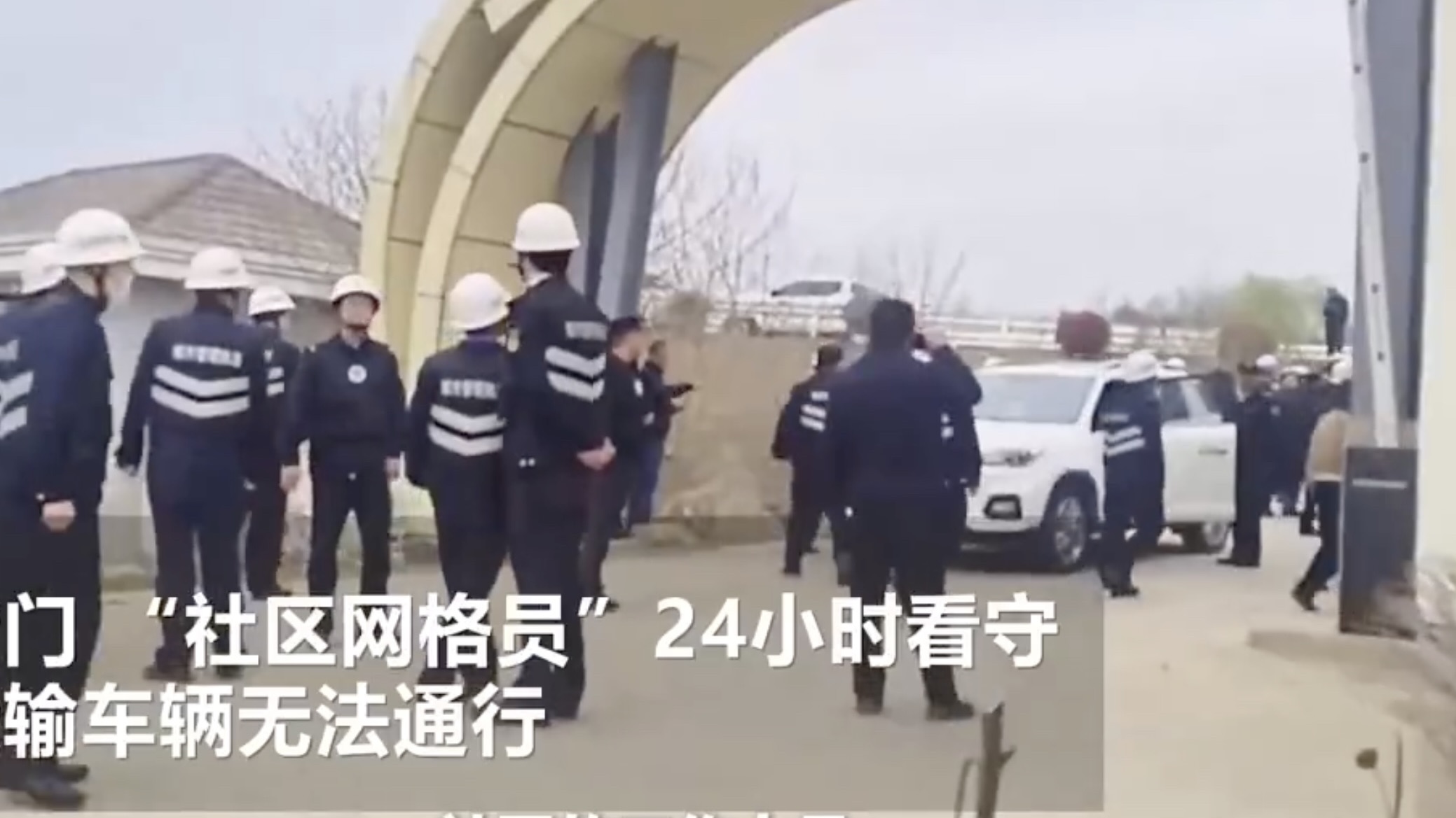 江蘇南京一農文旅項目投資與當地政府簽訂協議後投資1千7百萬,隨後,當地政府翻臉推翻協議,對該項目堵門封路,停水斷電,逼迫其關閉。(網絡視頻截圖)