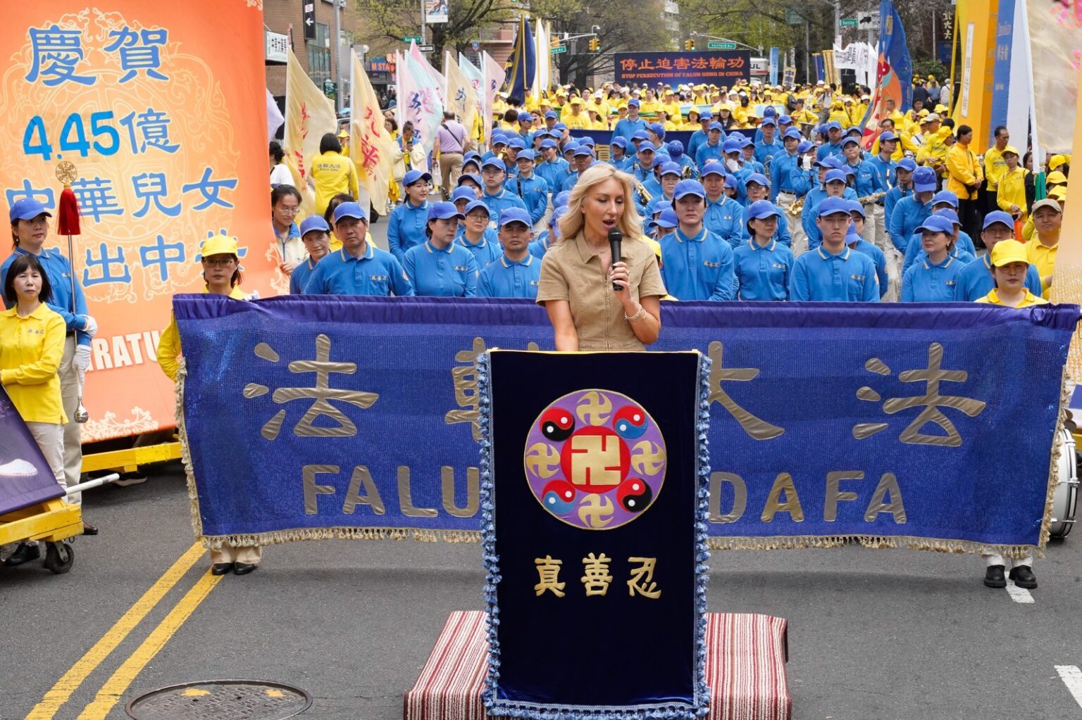 「名流國際」會員,作家,好萊塢美妝專家,企業家,電視主持人,著名共和黨演說家Jacqui Phillips女士與會並在集會上發言,(張靜怡/全球退黨服務中心)