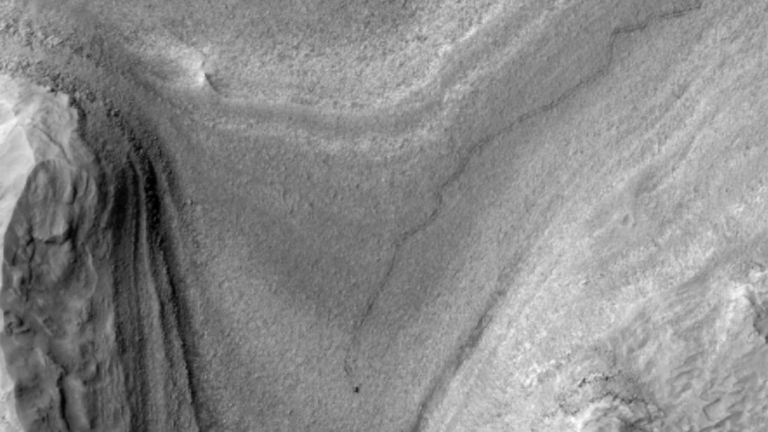 NASA衛星首次拍到好奇號探測車在火星上行進