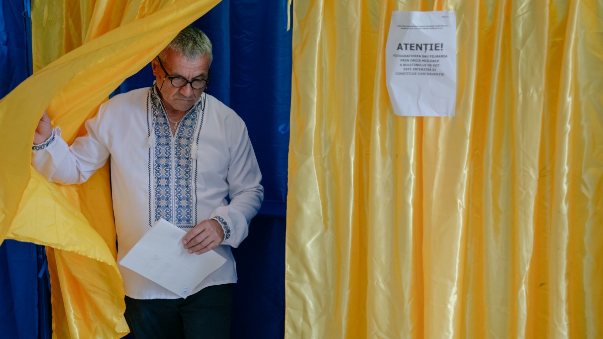 罗马尼亚民众投票重新选总统| 罗马尼亚重选总统| 罗马尼亚总统大选| 新唐人电视台