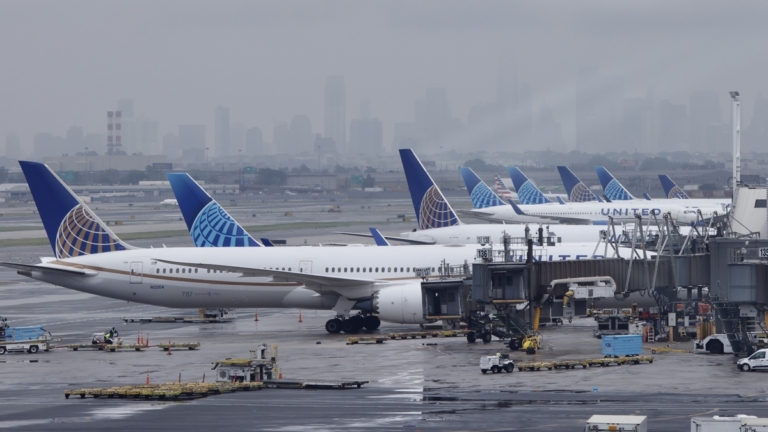 航空管制員短缺 紐瓦克機場連續7天航班延誤