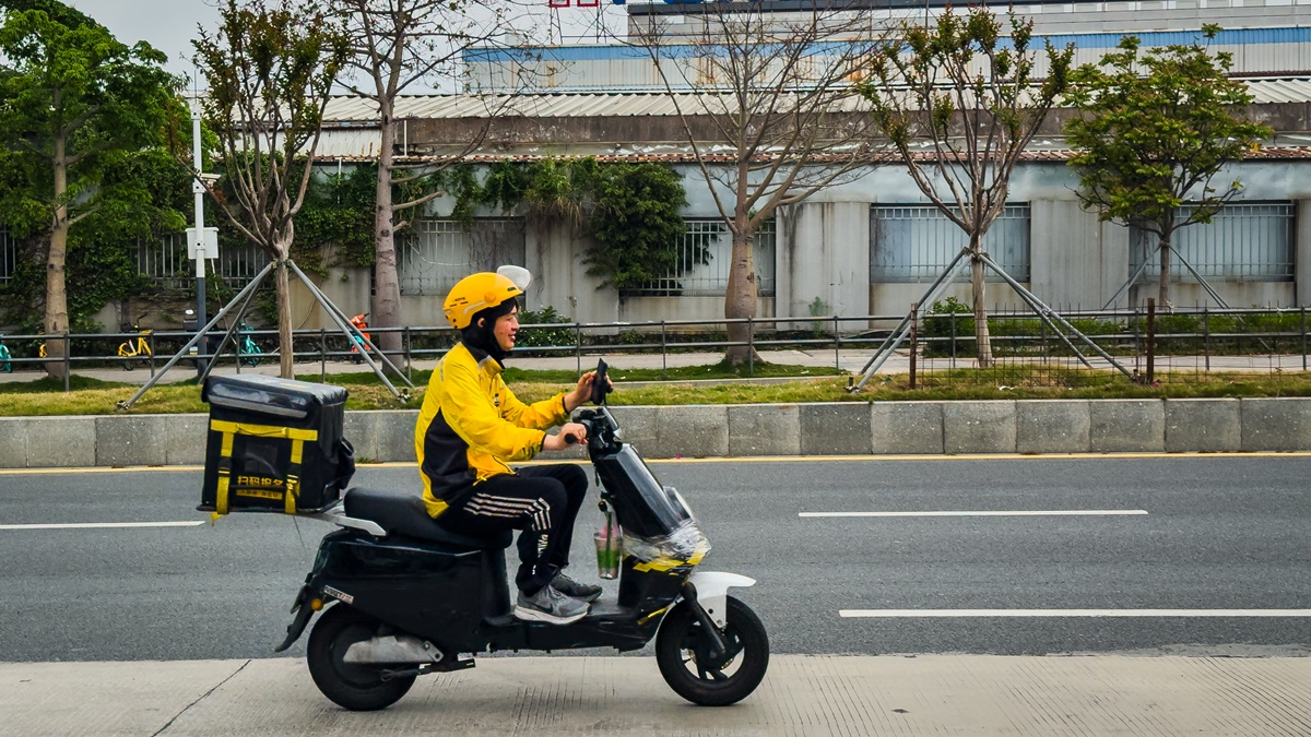【禁闻】年轻人宁送外卖不进工厂 中国制造业失优势