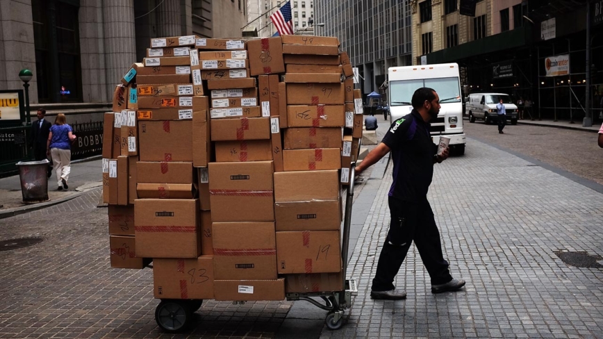 美国调整中国小额包裹关税 从120%降至54%