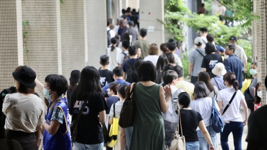 17.5万人国中会考登场 数学科考题难 社会科难度持平