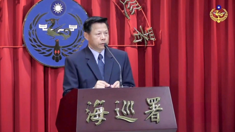 中國父子偷渡後 小粉紅在台詭異擺拍 海巡署追查