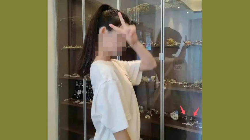 又一个北极鲶鱼？官二代女星奢侈首饰摆了一面墙