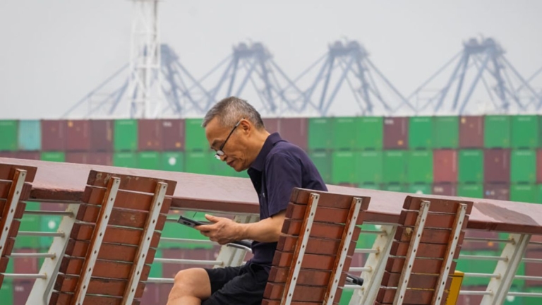 關稅戰效應：中國對美出口智能手機驟降逾七成
