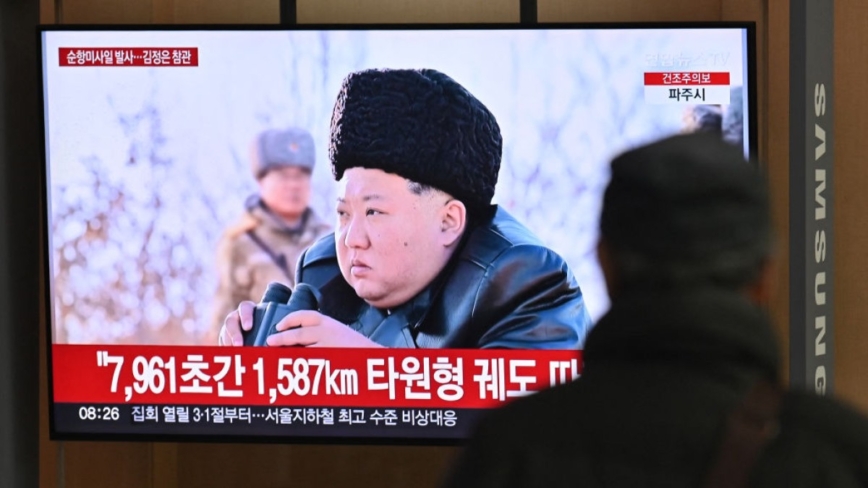 朝鲜新驱逐舰下水 金正恩目睹“颜面尽失”一幕