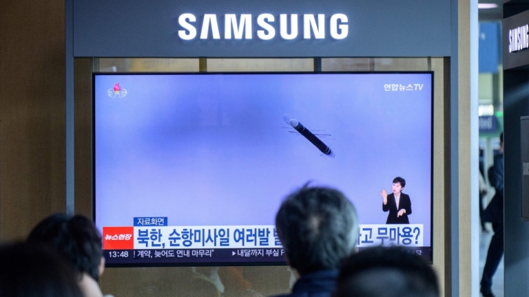 朝鮮週四再射多枚導彈 自曝軍艦下水失敗