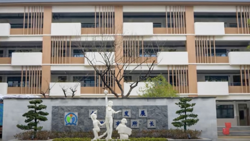 太恶心！浙江一小学食堂绞肉机中藏大量活蛆