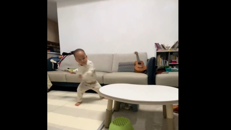 這些萌娃逗趣影片 網友直呼忘喝孟婆湯（多視頻）
