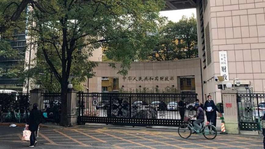 中国首发50年国债遇冷 网民一片质疑与嘲讽