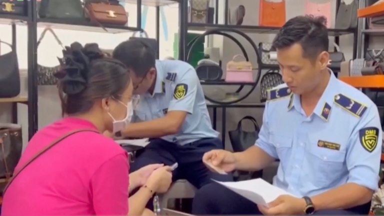避美高關稅 越南查繳數千件假冒奢侈產品