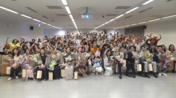 神韵明星分享艺术使命 台湾粉丝见面会热情登场