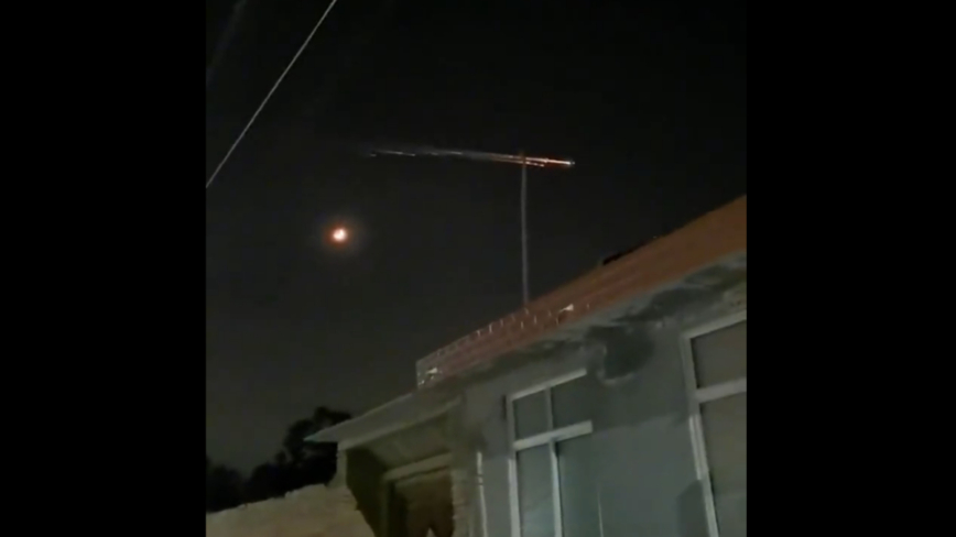 天象异常 中国多地火流星后 西藏惊见红色精灵闪电