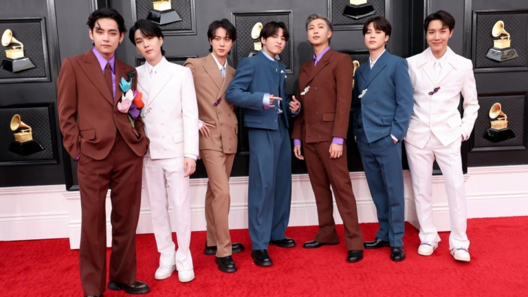 BTS本月全員退伍 與粉絲們同慶出道12周年