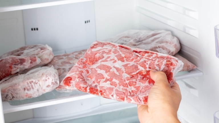 肉在冰箱能冷凍多久？醫師警告5狀況快丟掉