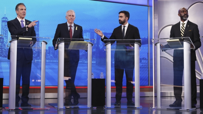 【美國聚焦】紐約市長民主黨初選首辯砲火猛烈