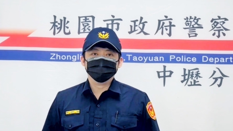 狹路相逢！中壢2轎車小巷僵持3小時 警協調才駛離