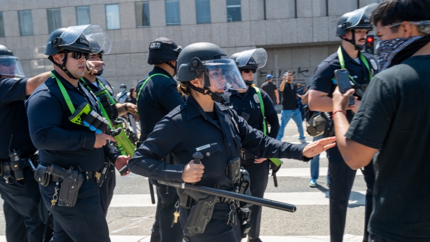 国民警卫队部署洛杉矶 约翰逊：总统有权介入