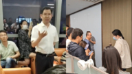 中国哪吒汽车破产 董事长半夜被员工围堵（视频）