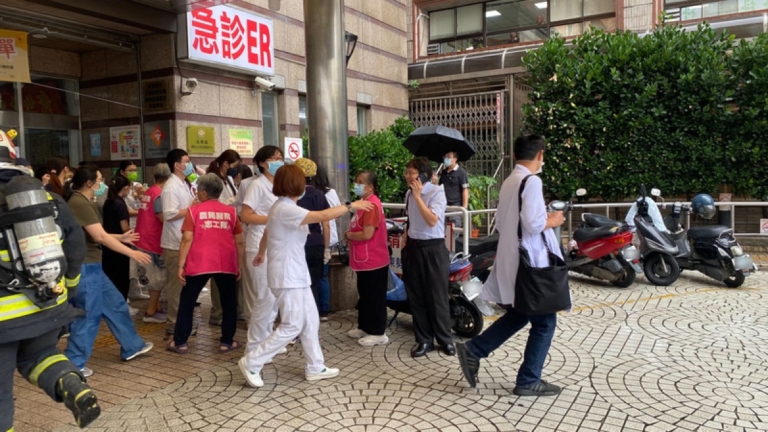 機房冒煙觸發警報 東勢農民醫院急疏散150人