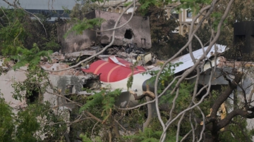 印度航空空难增至279死 民众树下睡觉也遭殃