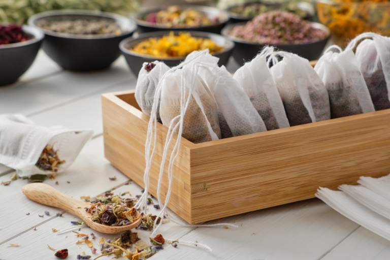 不只是堆肥 用過的茶包在花園裡還有這些妙用