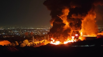 伊朗11座储油槽爆炸 以色列数十个城市响警报(视频)