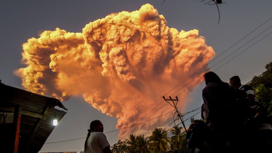 印尼火山大喷发 日本气象厅：恐引发气压型海啸
