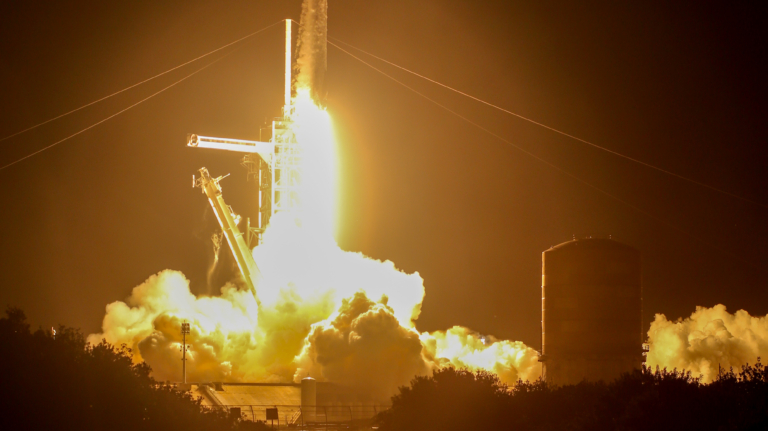 SpaceX再嚐敗績 太空船炸成一團火球
