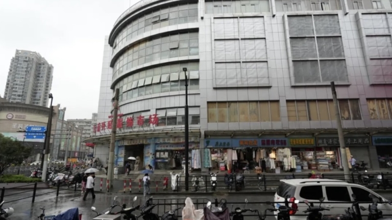 經濟蕭條 上海批發市場商鋪月租 從最高7萬跌到最低500