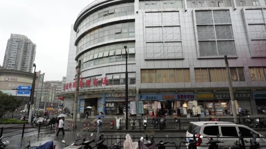 经济萧条 上海批发市场商铺月租金从7万跌到500元