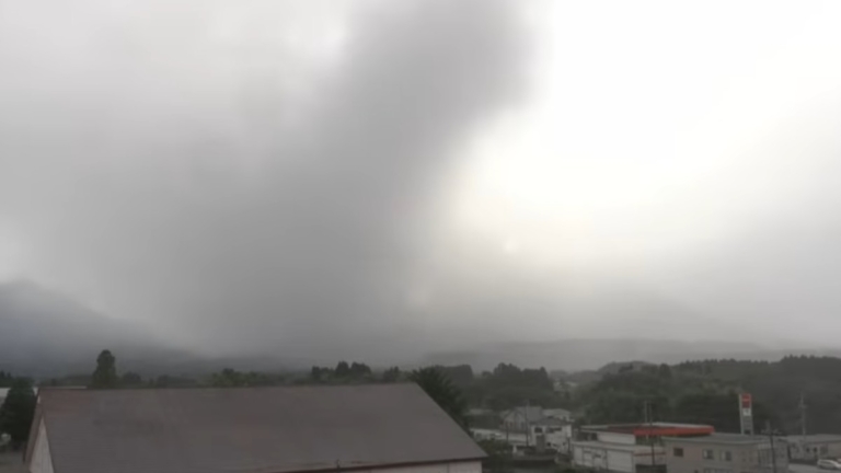 日本新燃岳火山爆發 鹿兒島發生5.2地震