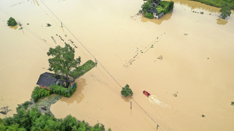 6月23日兩岸掃描 中國南方多省暴雨 水庫洩洪釀重災