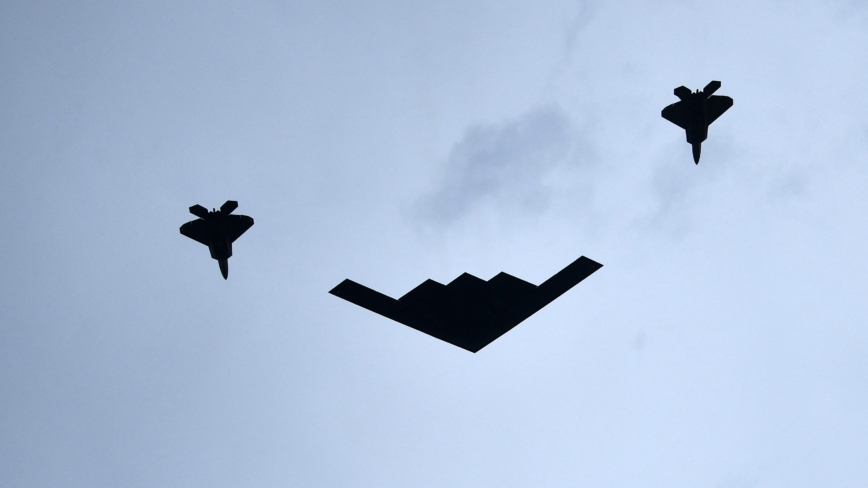 B-2飞行员揭密“作战餐”和空中最危险环节