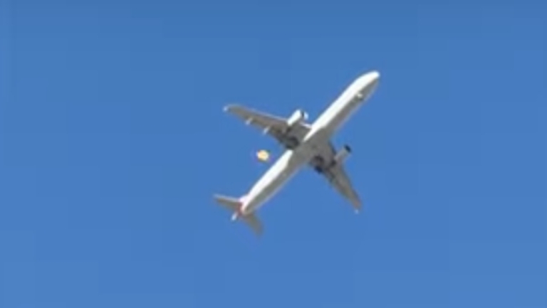 美航班機空中起火 不到10分鐘急返拉斯維加斯