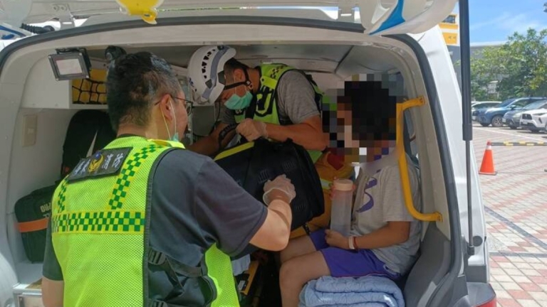 教室開冷氣 老師帶頭烤肉 屏東一國小5人缺氧送醫
